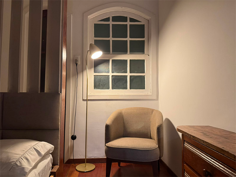 Casa luxo 3 andares- Bairro Fábricas