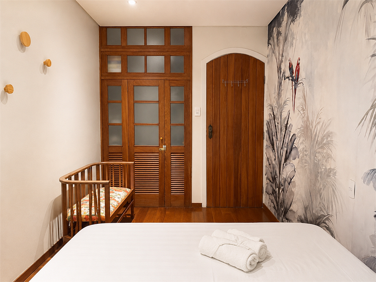 Casa luxo 3 andares- Bairro Fábricas