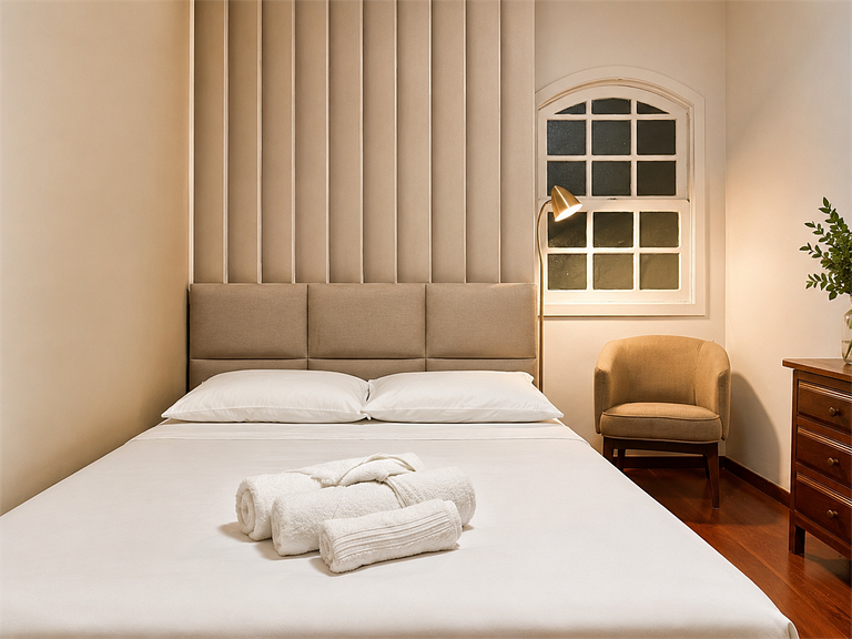 Quarto Espaçoso em Casa Moderna- Bairro Fábricas