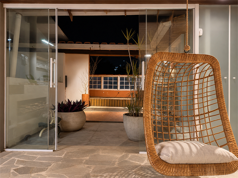 Quarto em Casa Moderna- Bairro Fábricas