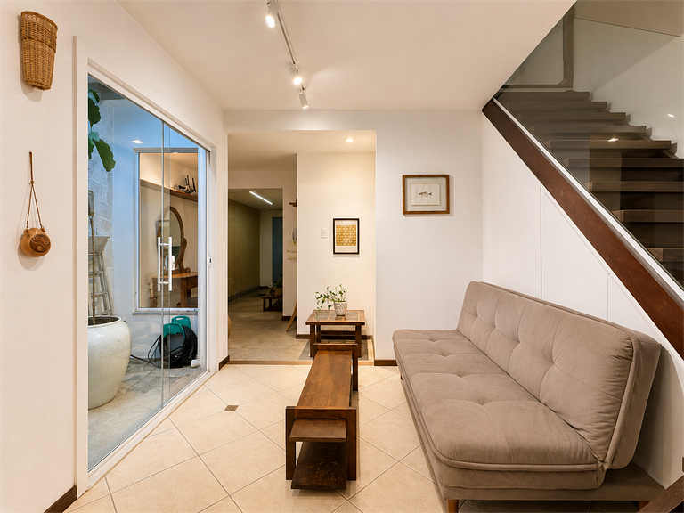 Quarto em Casa Moderna- Bairro Fábricas