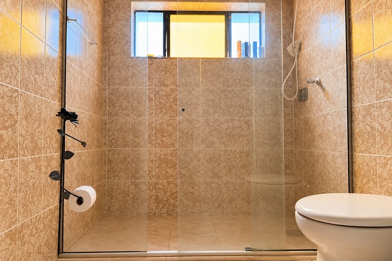 Casa Espaçosa para Famílias com Garagem Coberta