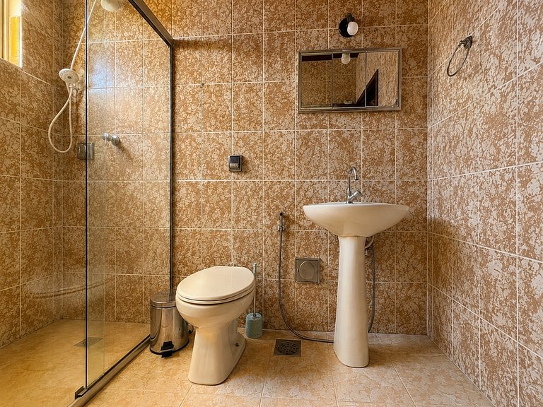Casa Espaçosa para Famílias com Garagem Coberta