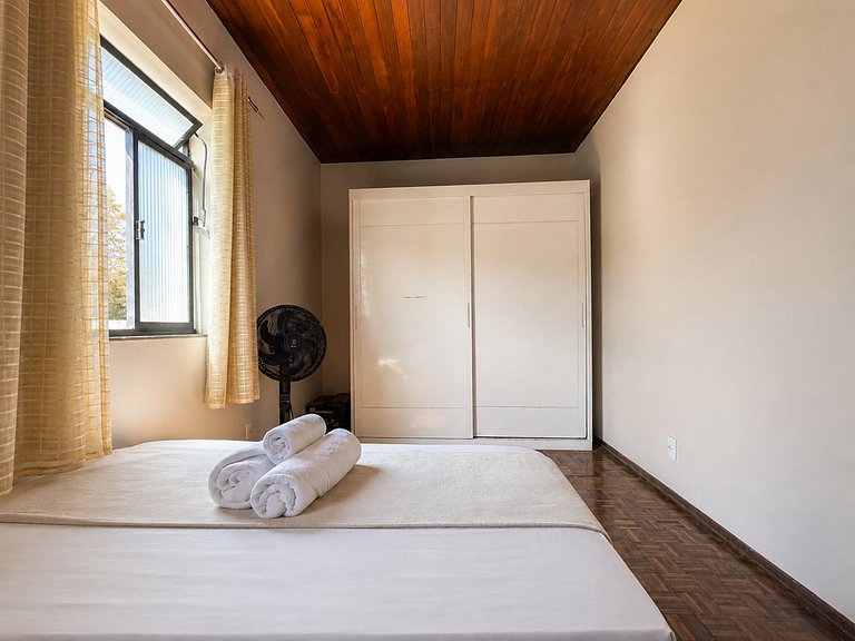 Casa Espaçosa para Famílias com Garagem Coberta