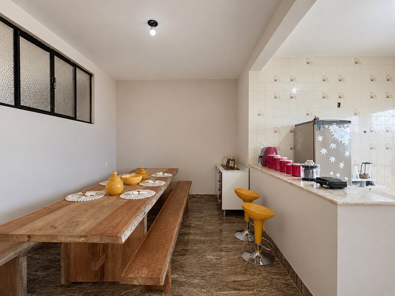Casa Espaçosa para Famílias com Garagem Coberta