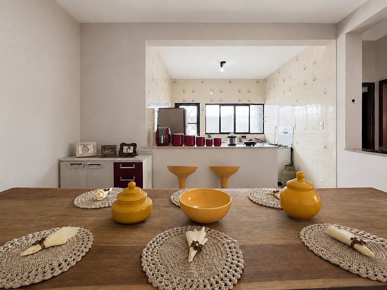 Casa Espaçosa para Famílias com Garagem Coberta