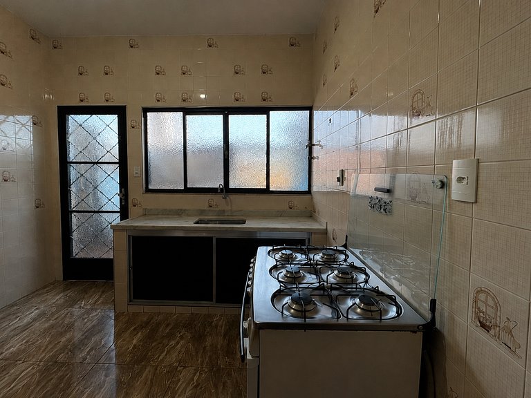 Casa Espaçosa para Famílias com Garagem Coberta