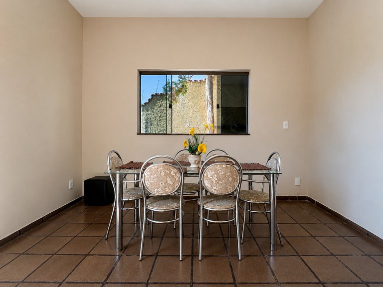 Casa Espaçosa para Famílias com Garagem Coberta