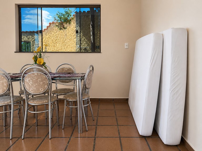 Casa Espaçosa para Famílias com Garagem Coberta