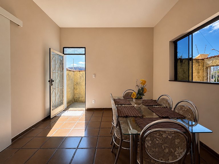 Casa Espaçosa para Famílias com Garagem Coberta