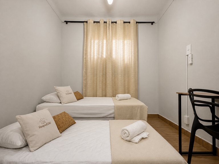 Casa completa com dois quartos e ótima localização
