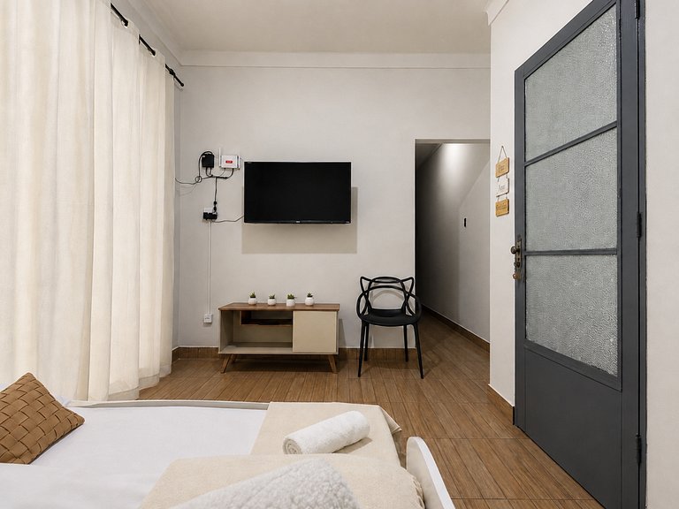 Casa completa com dois quartos e ótima localização