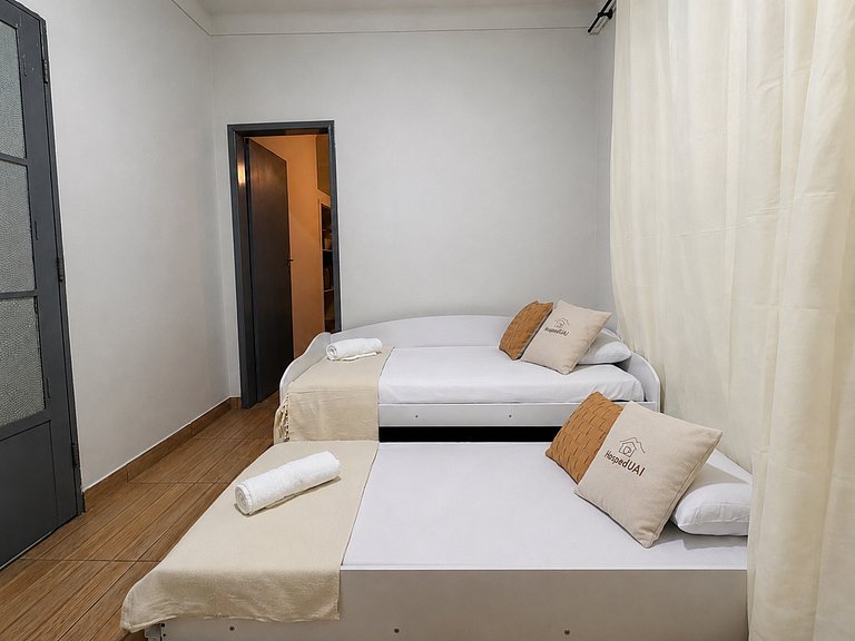 Casa completa com dois quartos e ótima localização