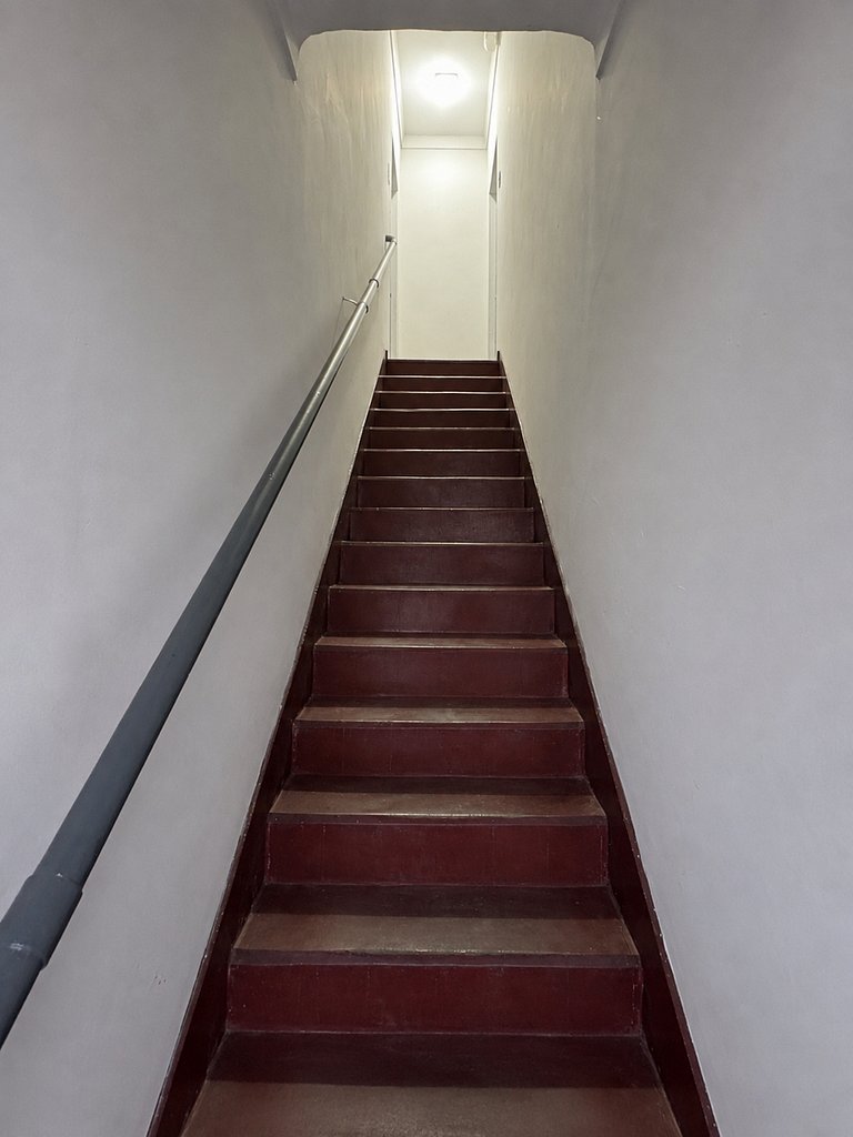 Casa completa com dois quartos e ótima localização