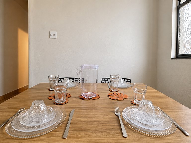 Casa completa com dois quartos e ótima localização