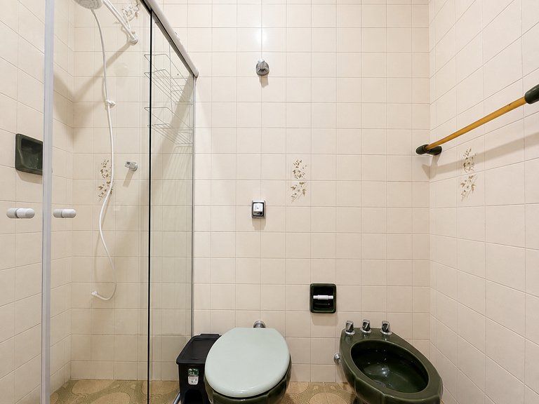 Casa completa com dois quartos e ótima localização